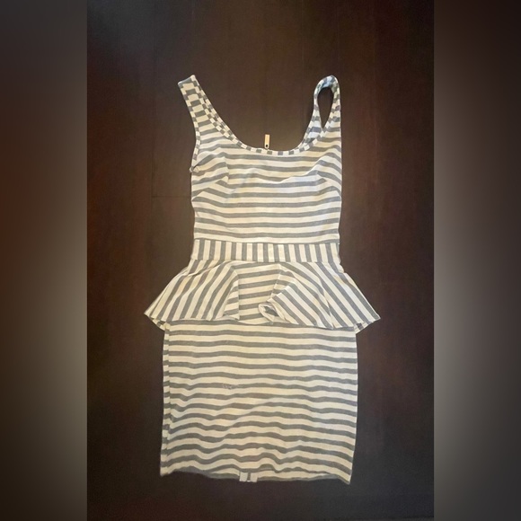 BEBE GREY/WHITE STRIPE  Peplum Style Dress w/Back Zip Closures,  XS - Picture 13 of 15